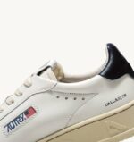 גברים Autry נעלי ספורט נמוכות של דאלאס בעור לבן וחללVJ4H71 - Image 6