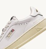 נשים Autry נעלי סניקרס נמוכות של דאלאס בהדפסי עור ופוריל לבן ופלטינהVJ4H252 - Image 6